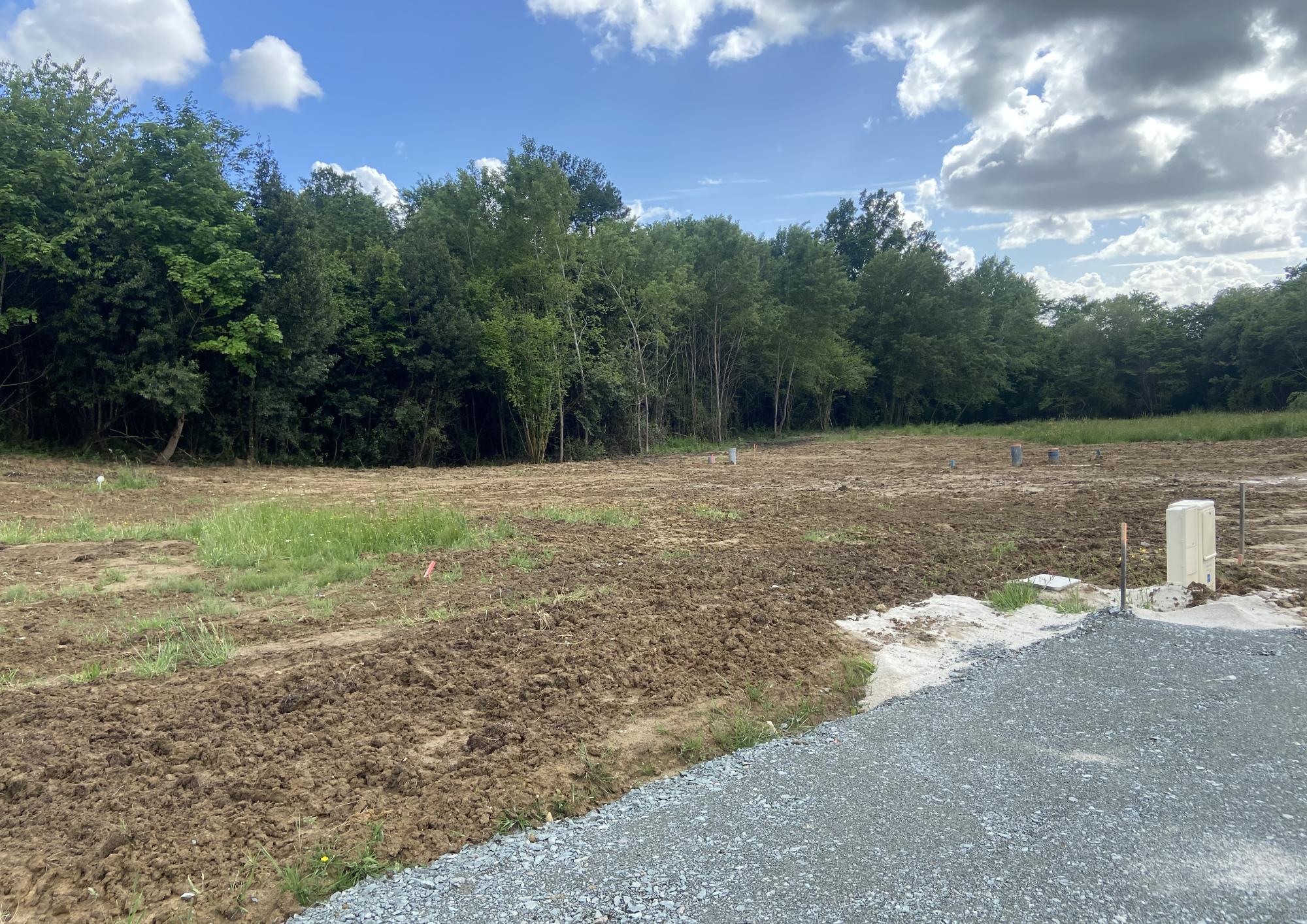 Achat terrain petit prix rive droite a Sadirac Lorient, libre constructeur pour construction maison