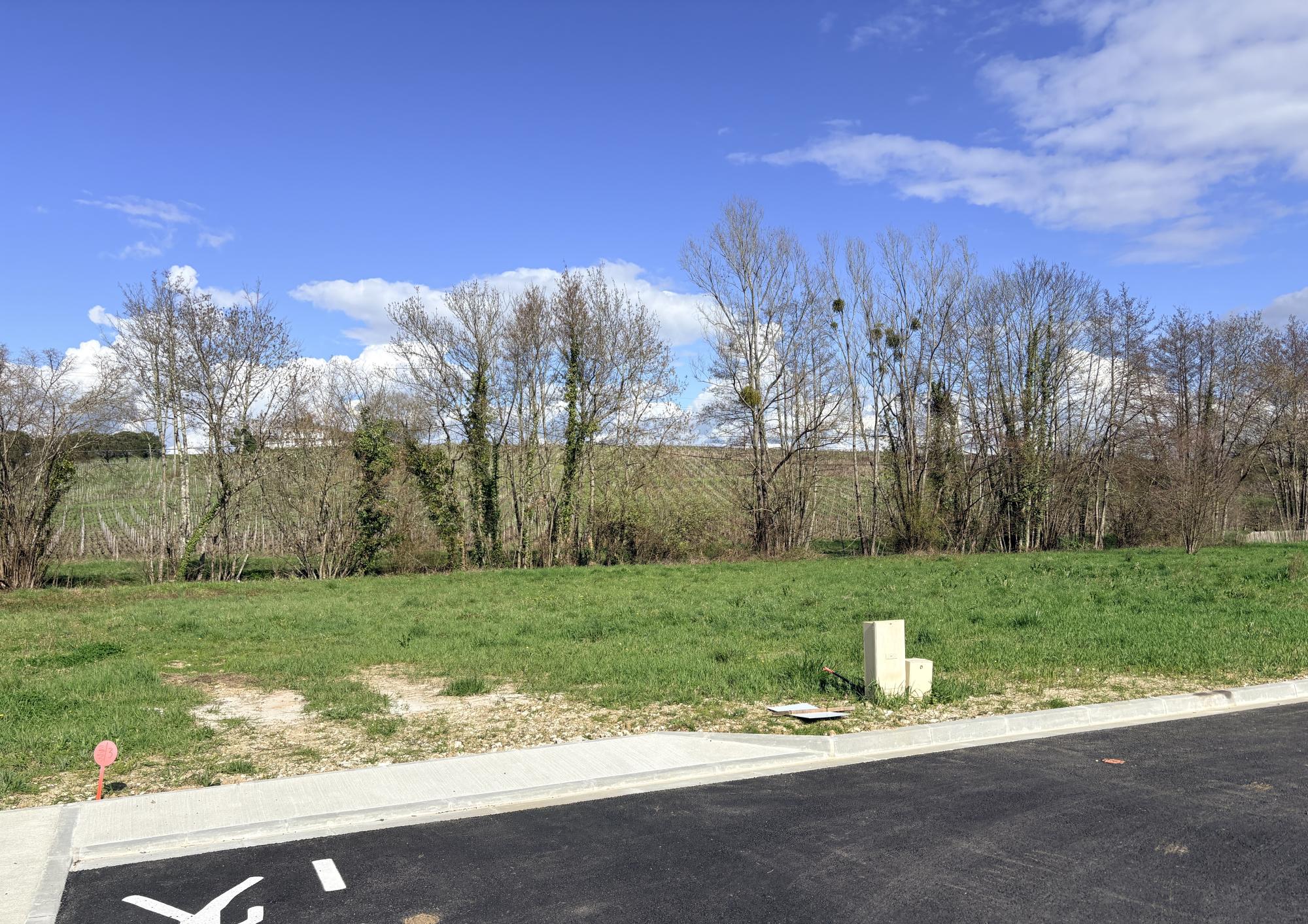 Hameau du Verger lot 3, terrain à bâtir, grand terrain pas cher, terrain plat à vendre, saint andré de cubzac, terrain en lotissement, terrain viabilisé, petit lotissement, terrain à vendre autour de moi