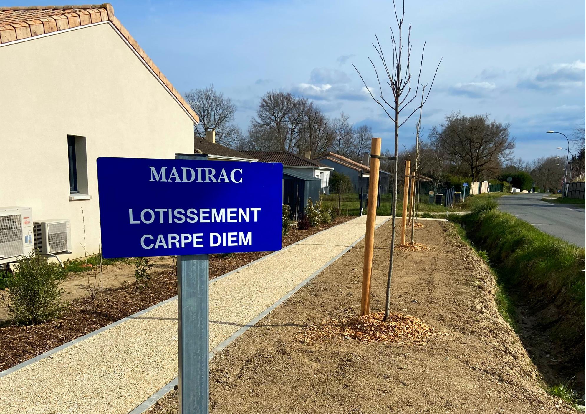 Terrain viabilisé à MADIRAC. Grands terrains plats prets à construire