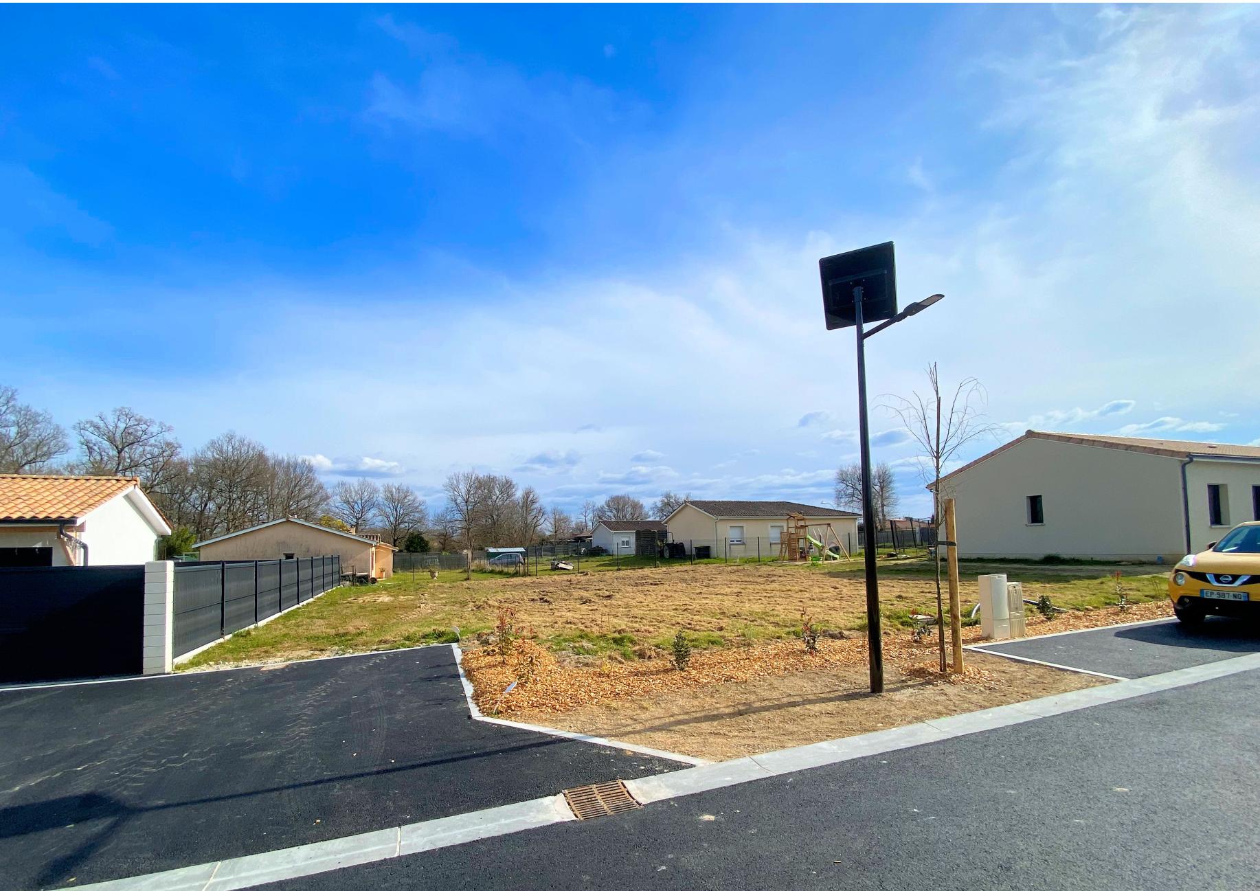 Tres beau terrain à bâtir à vendre à Madirac. Lotissement Carpe Diem. 