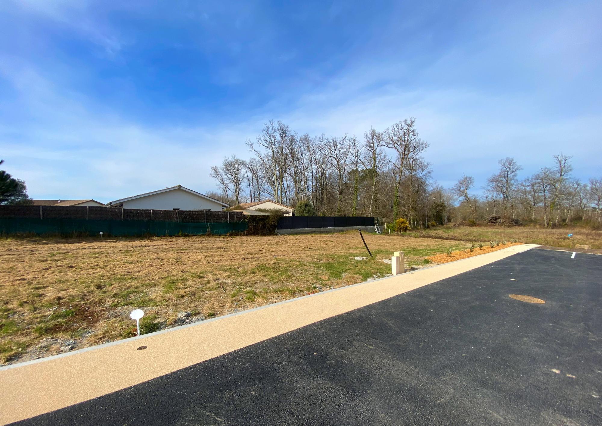 Lotissement Carpe Diem Madirac. Lot 2 à vendre, prix cassé